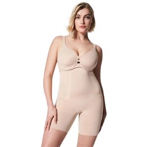SPANXsculpt™ OnCore
High-Waisted Mid-Thigh Short